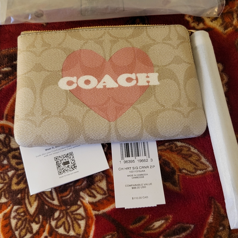 Coach Signature Heart Wristlet. NWT.